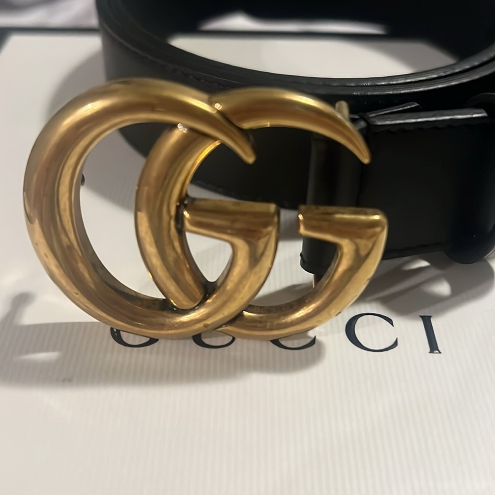 Gucci Women's Belt in Black with Gold Buckle - Picture 3 of 5